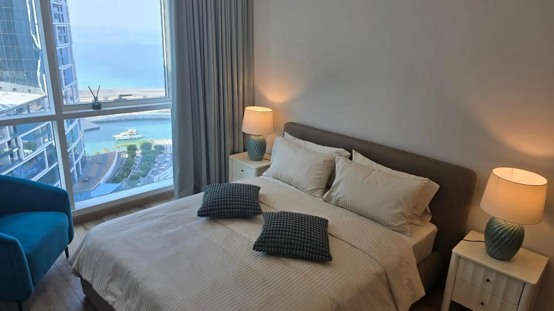Beachfront 250 View Private Beach High Floor Dubai Apartment