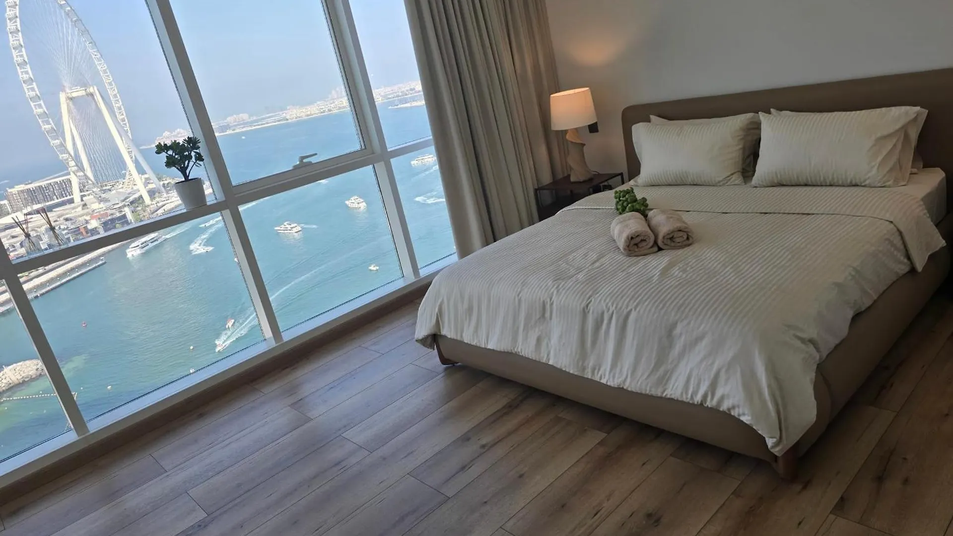 Beachfront 250 View Private Beach High Floor Dubai Apartment