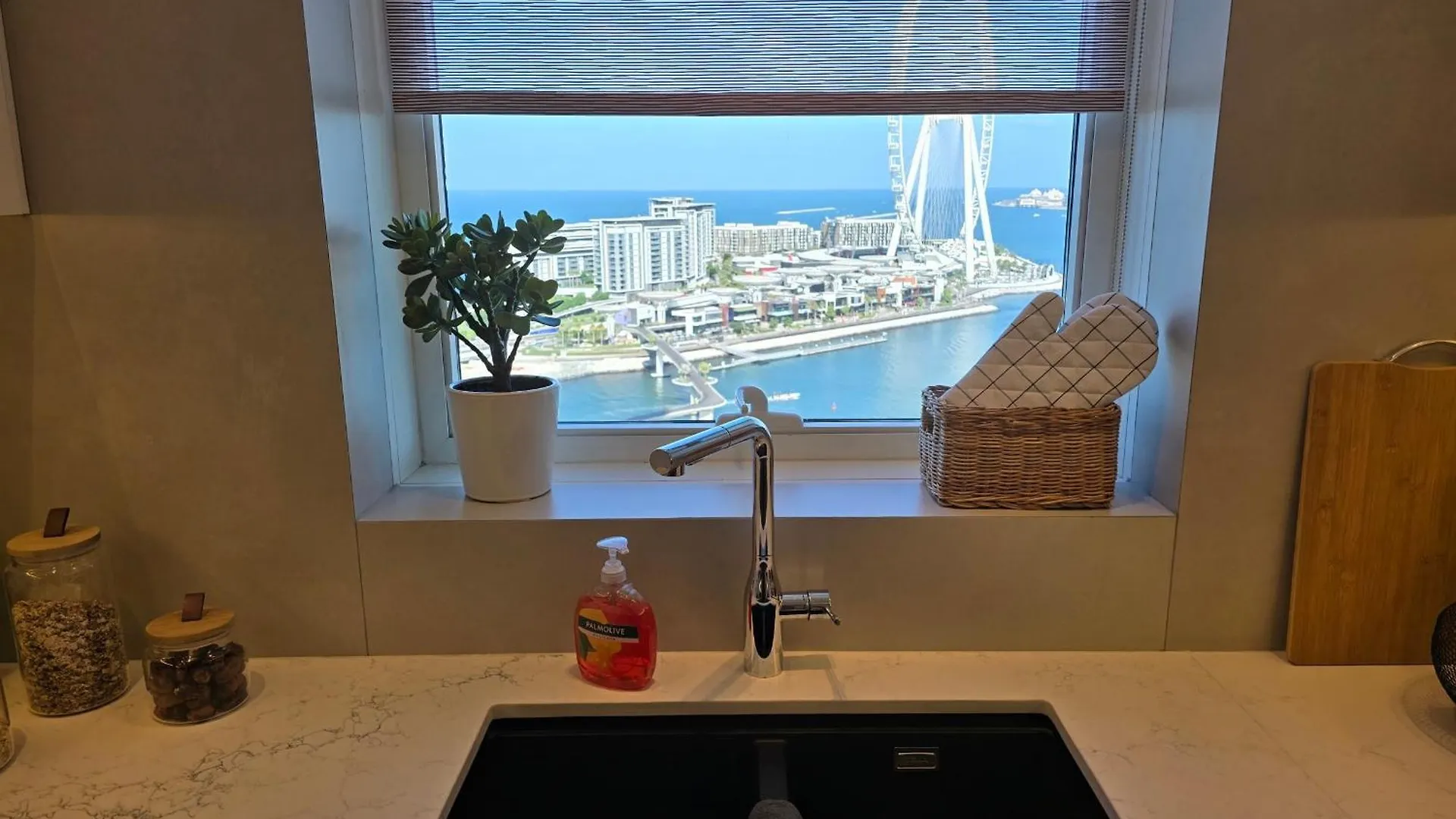 Beachfront 250 View Private Beach High Floor Dubai Apartment