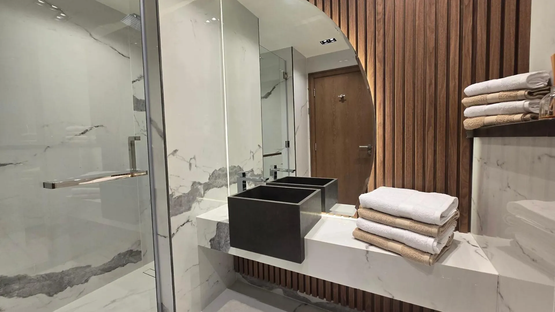 Beachfront 250 View Private Beach High Floor Dubai Apartment