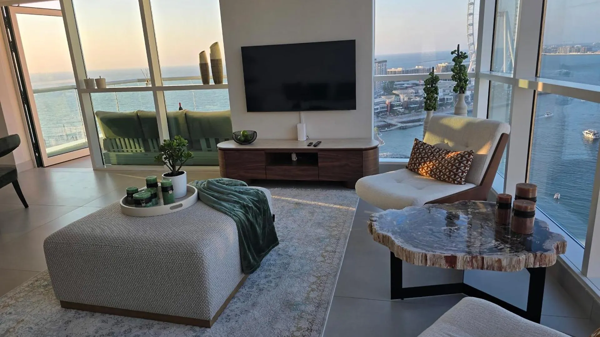 Beachfront 250 View Private Beach High Floor Dubai 0*,